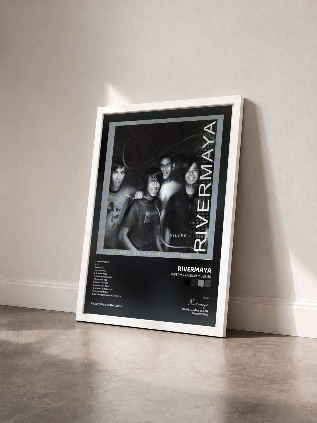 #blanc Tableau de l'album Rivermaya Silver Series de Rivermaya vu de trois quarts, cadre blanc