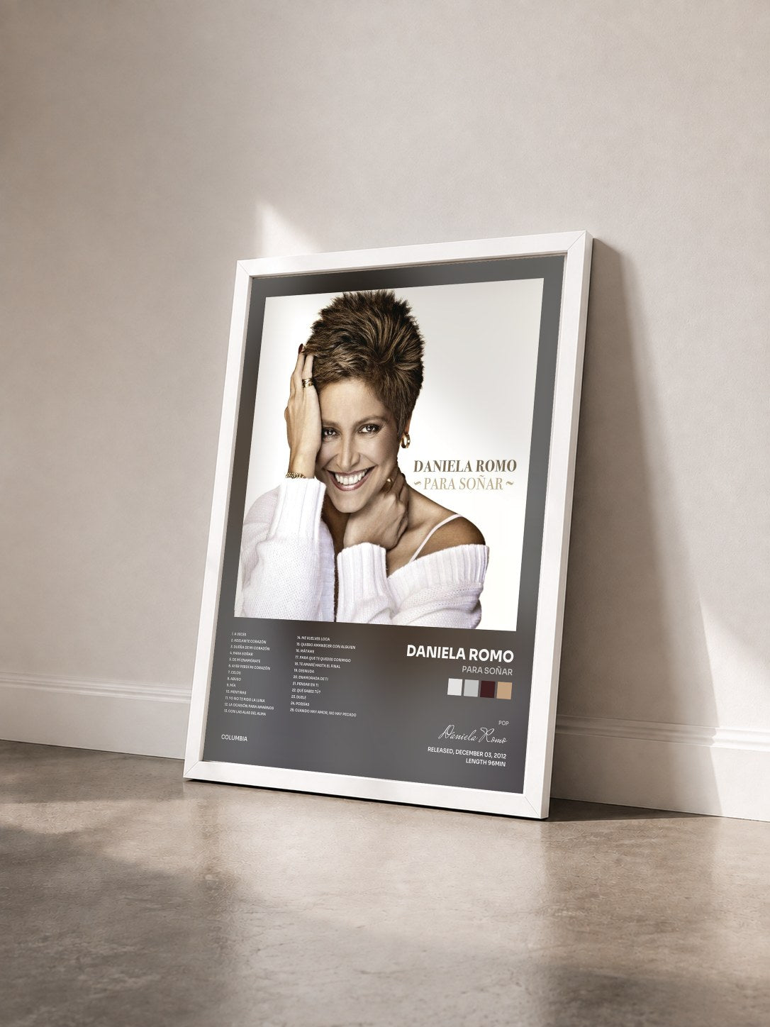 #blanc Tableau de l'album Para Soñar de Daniela Romo vu de trois quarts, cadre blanc