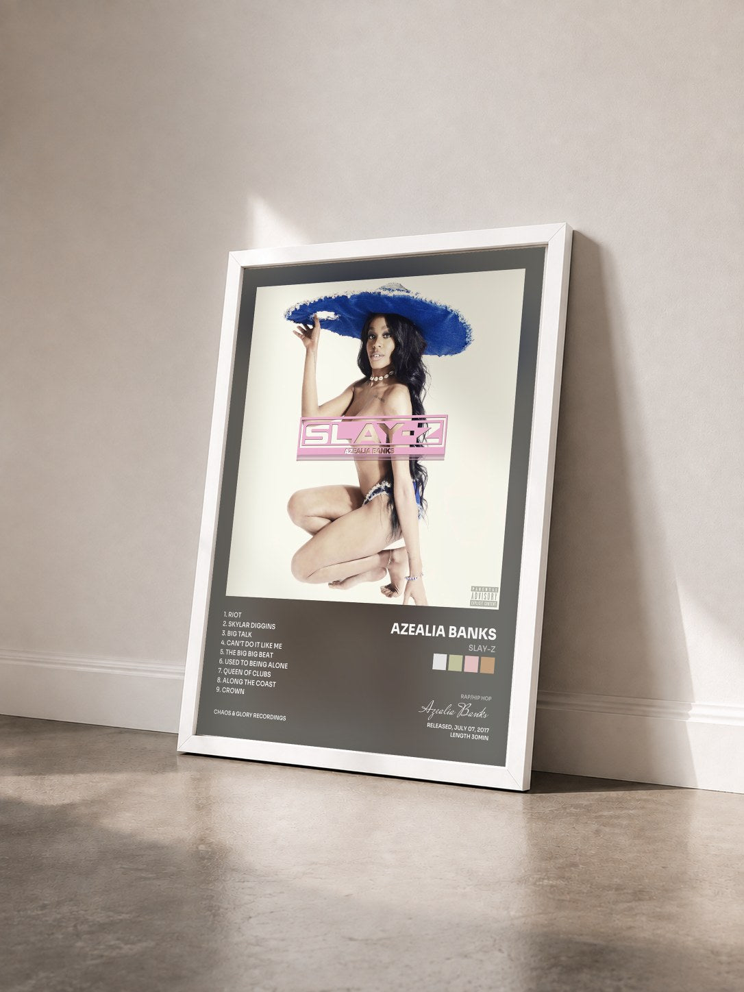 #blanc Tableau de l'album Slay-Z de Azealia Banks vu de trois quarts, cadre blanc