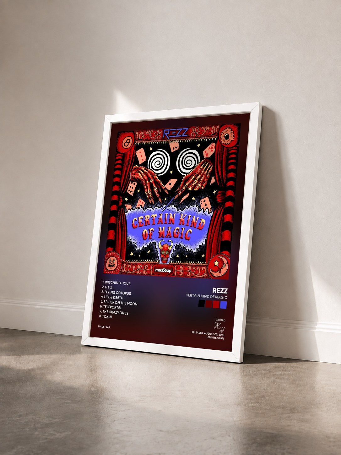 #blanc Tableau de l'album Certain Kind of Magic de Rezz vu de trois quarts, cadre blanc