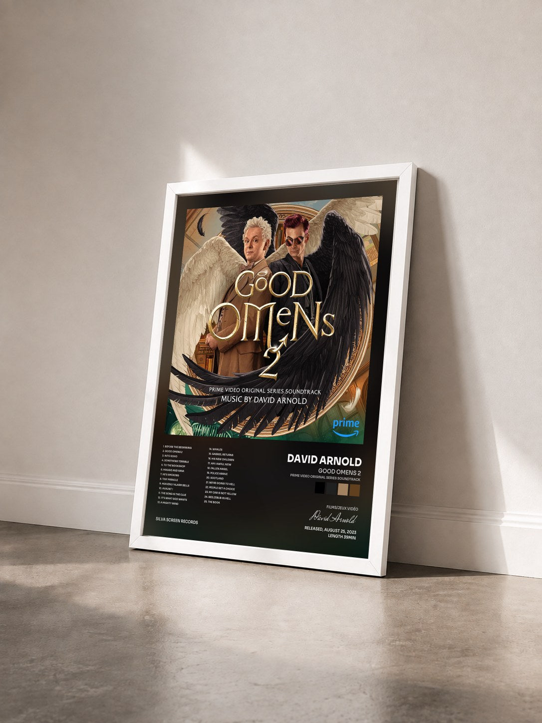 #blanc Tableau de l'album Good Omens 2 (Prime Video Original Series Soundtrack) de David Arnold vu de trois quarts, cadre blanc