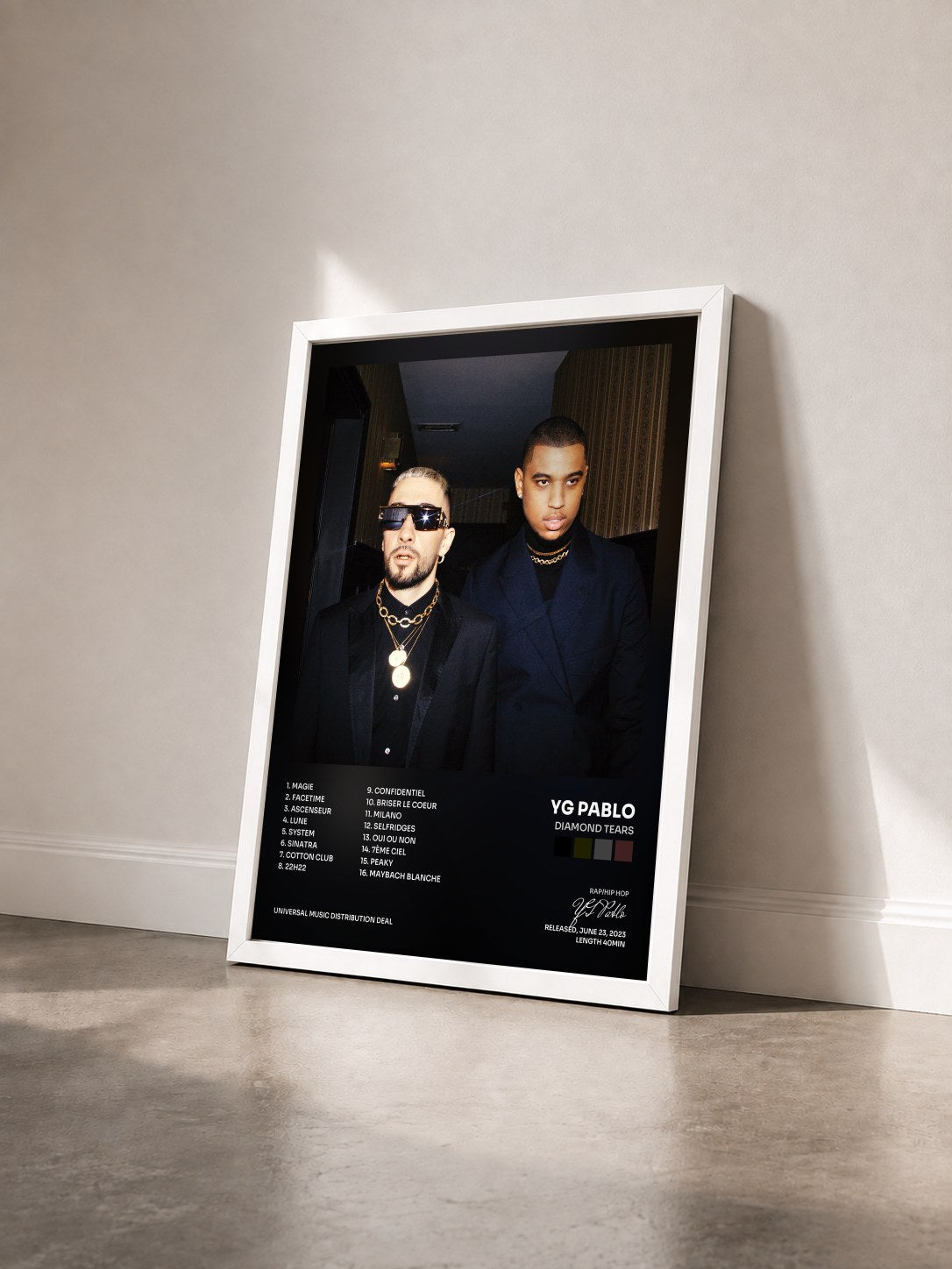 #blanc Tableau de l'album DIAMOND TEARS de YG Pablo vu de trois quarts, cadre blanc