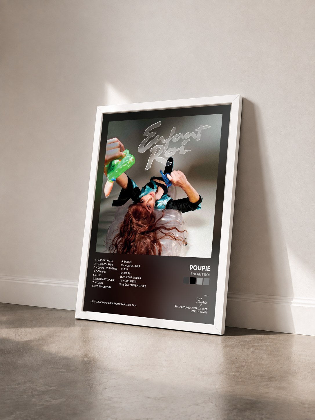 #blanc Tableau de l'album Enfant roi de Poupie vu de trois quarts, cadre blanc