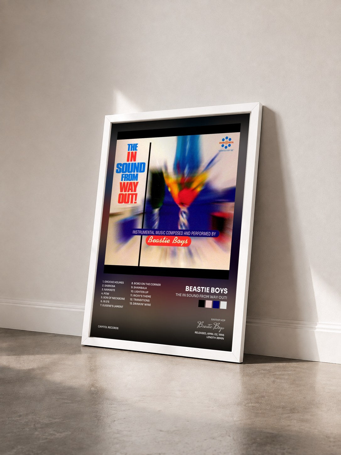#blanc Tableau de l'album The In Sound From Way Out! de Beastie Boys vu de trois quarts, cadre blanc