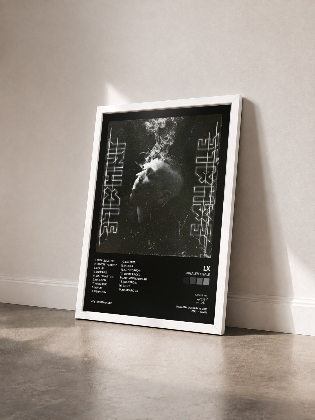 #blanc Tableau de l'album INHALE/EXHALE de LX vu de trois quarts, cadre blanc