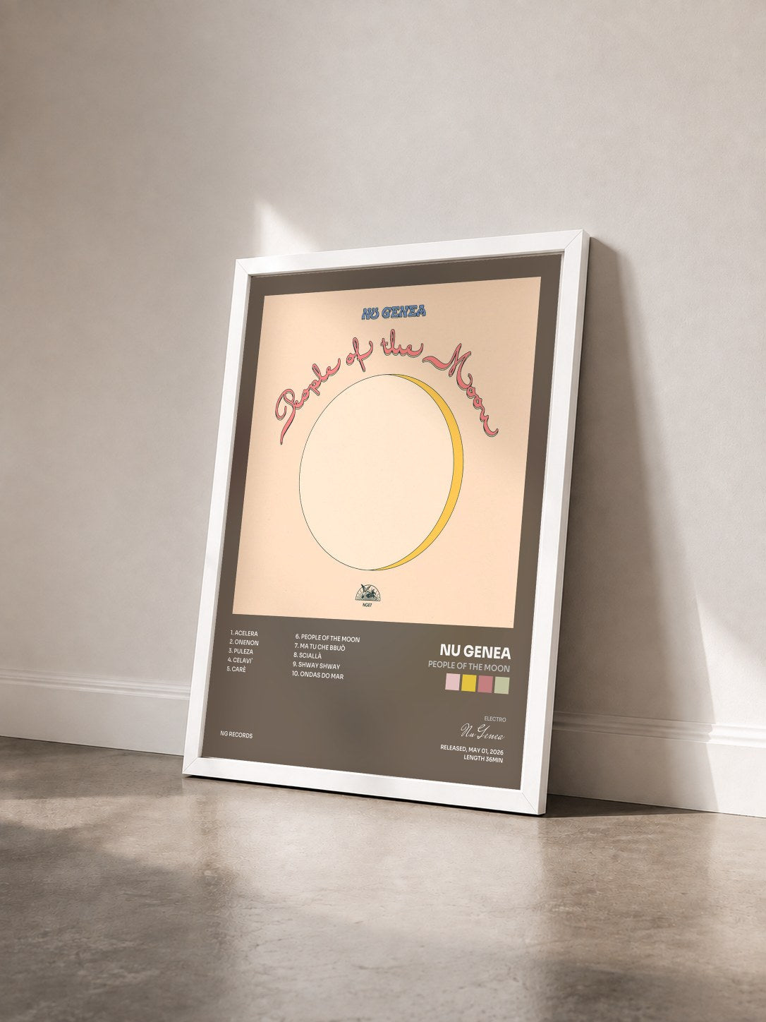 #blanc Tableau de l'album People of the Moon de Nu Genea vu de trois quarts, cadre blanc