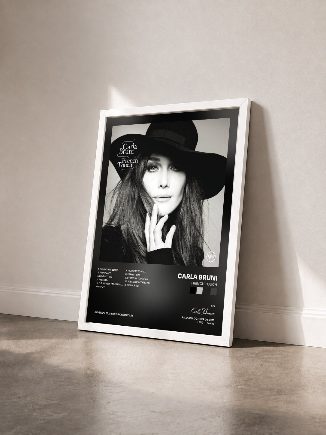 #blanc Tableau de l'album French Touch de Carla Bruni vu de trois quarts, cadre blanc