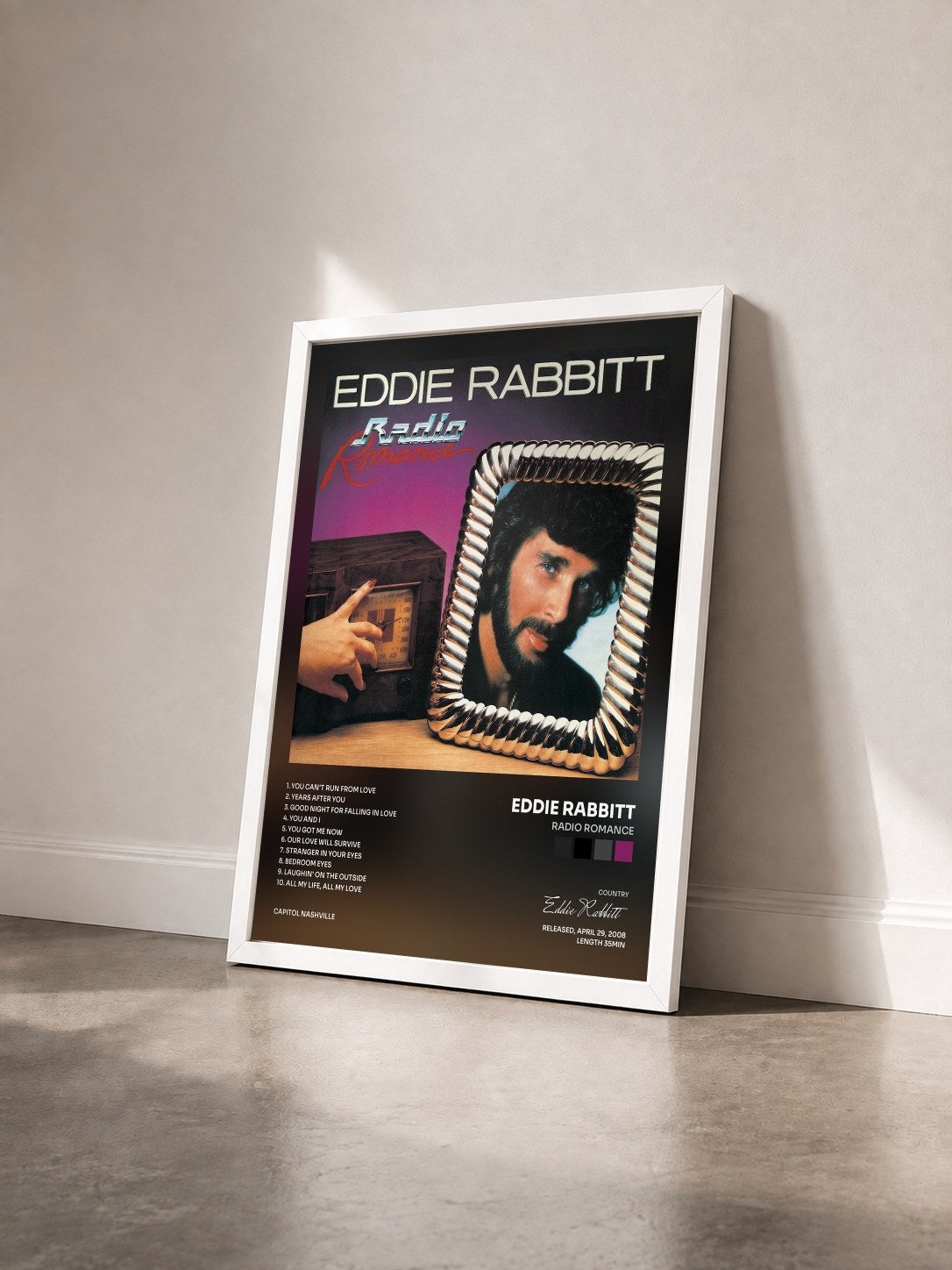 #blanc Tableau de l'album Radio Romance de Eddie Rabbitt vu de trois quarts, cadre blanc