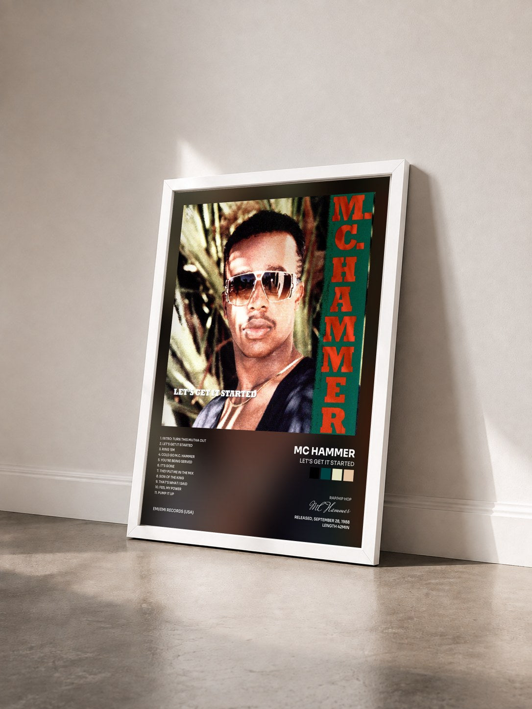 #blanc Tableau de l'album Let's Get It Started de MC Hammer vu de trois quarts, cadre blanc