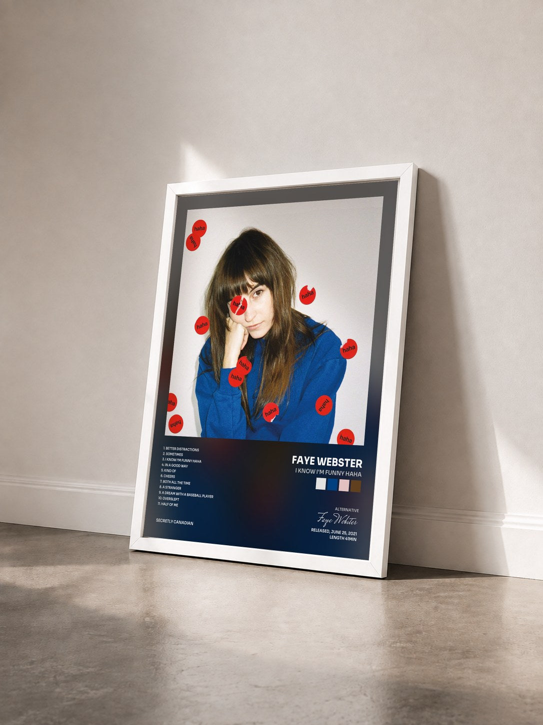 #blanc Tableau de l'album I Know I'm Funny haha de Faye Webster vu de trois quarts, cadre blanc