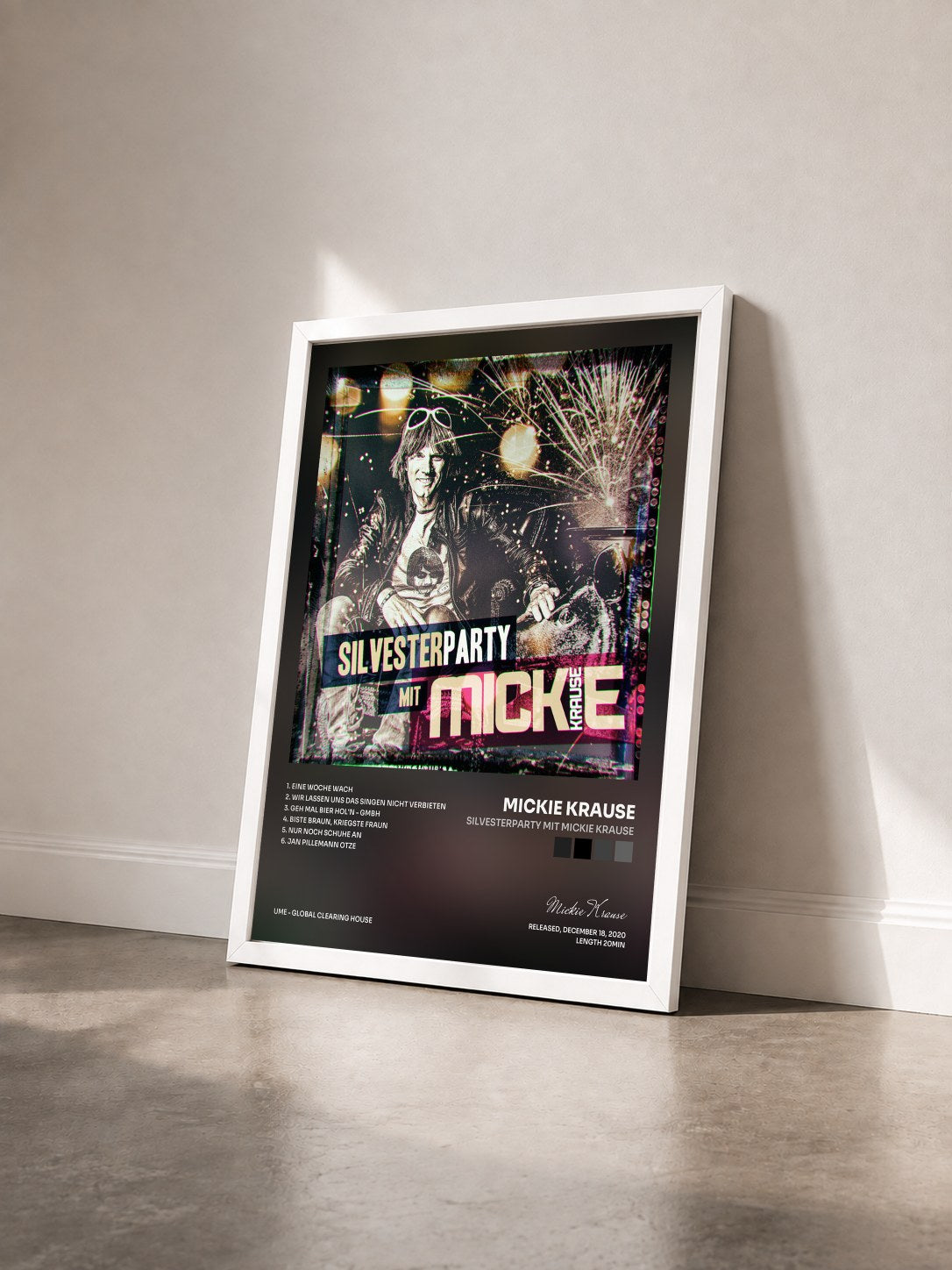 #blanc Tableau de l'album Silvesterparty mit Mickie Krause de Mickie Krause vu de trois quarts, cadre blanc