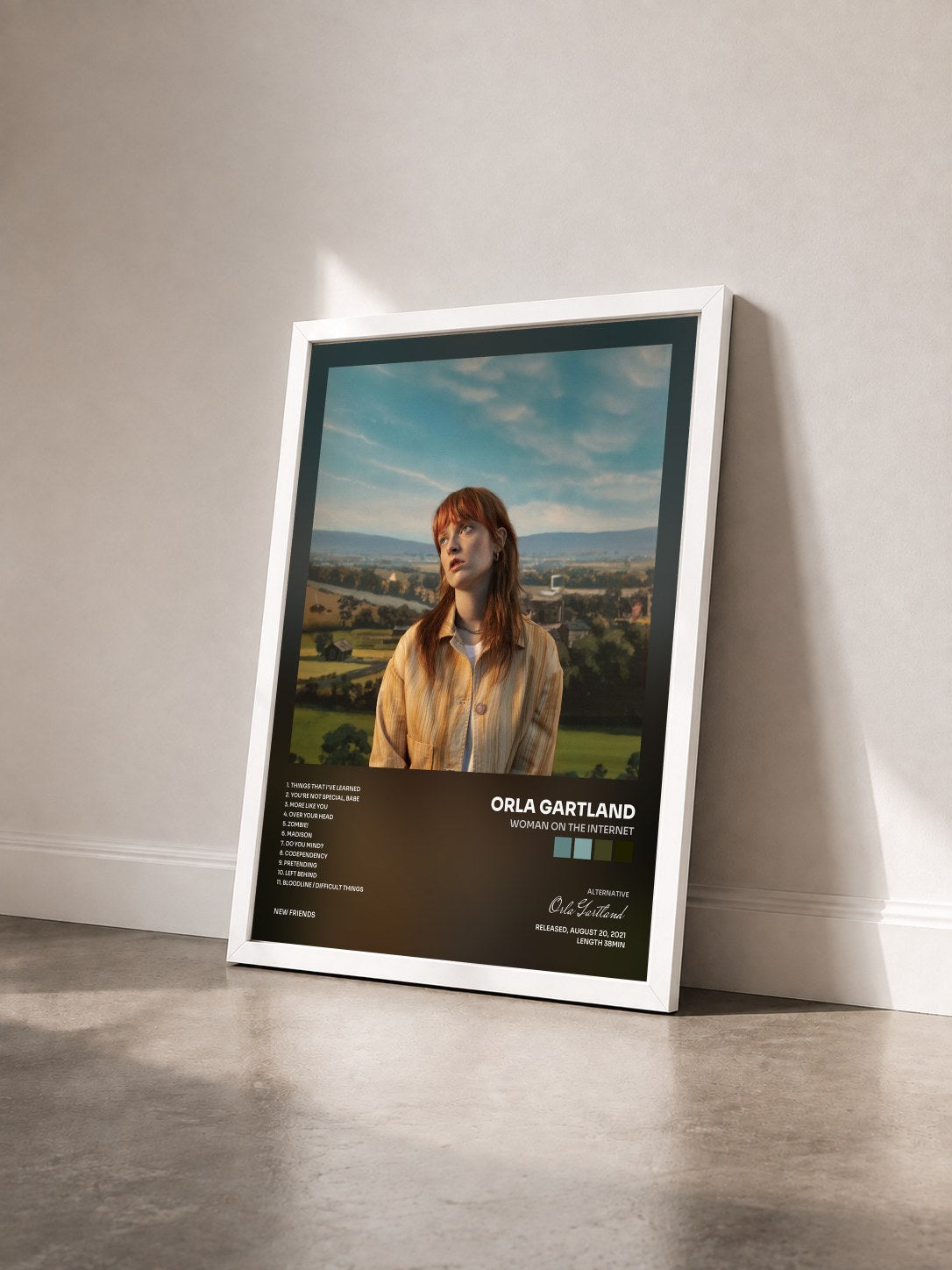 #blanc Tableau de l'album Woman on the Internet de Orla Gartland vu de trois quarts, cadre blanc
