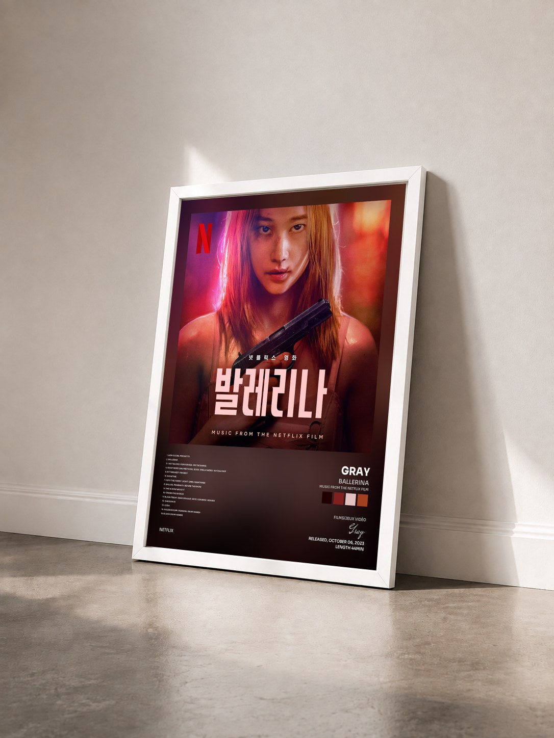 #blanc Tableau de l'album Ballerina (Music from The Netflix Film) de Gray vu de trois quarts, cadre blanc
