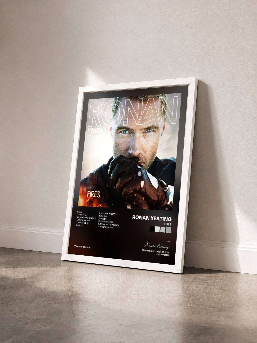 #blanc Tableau de l'album Fires de Ronan Keating vu de trois quarts, cadre blanc