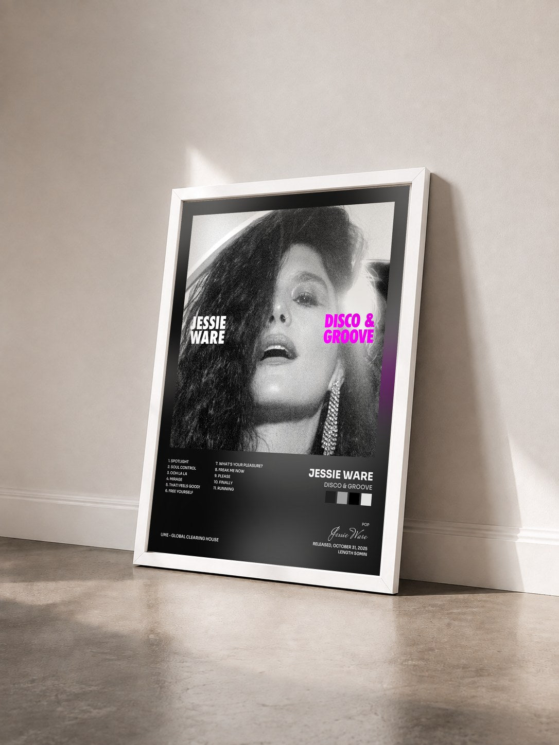 #blanc Tableau de l'album Disco & Groove de Jessie Ware vu de trois quarts, cadre blanc