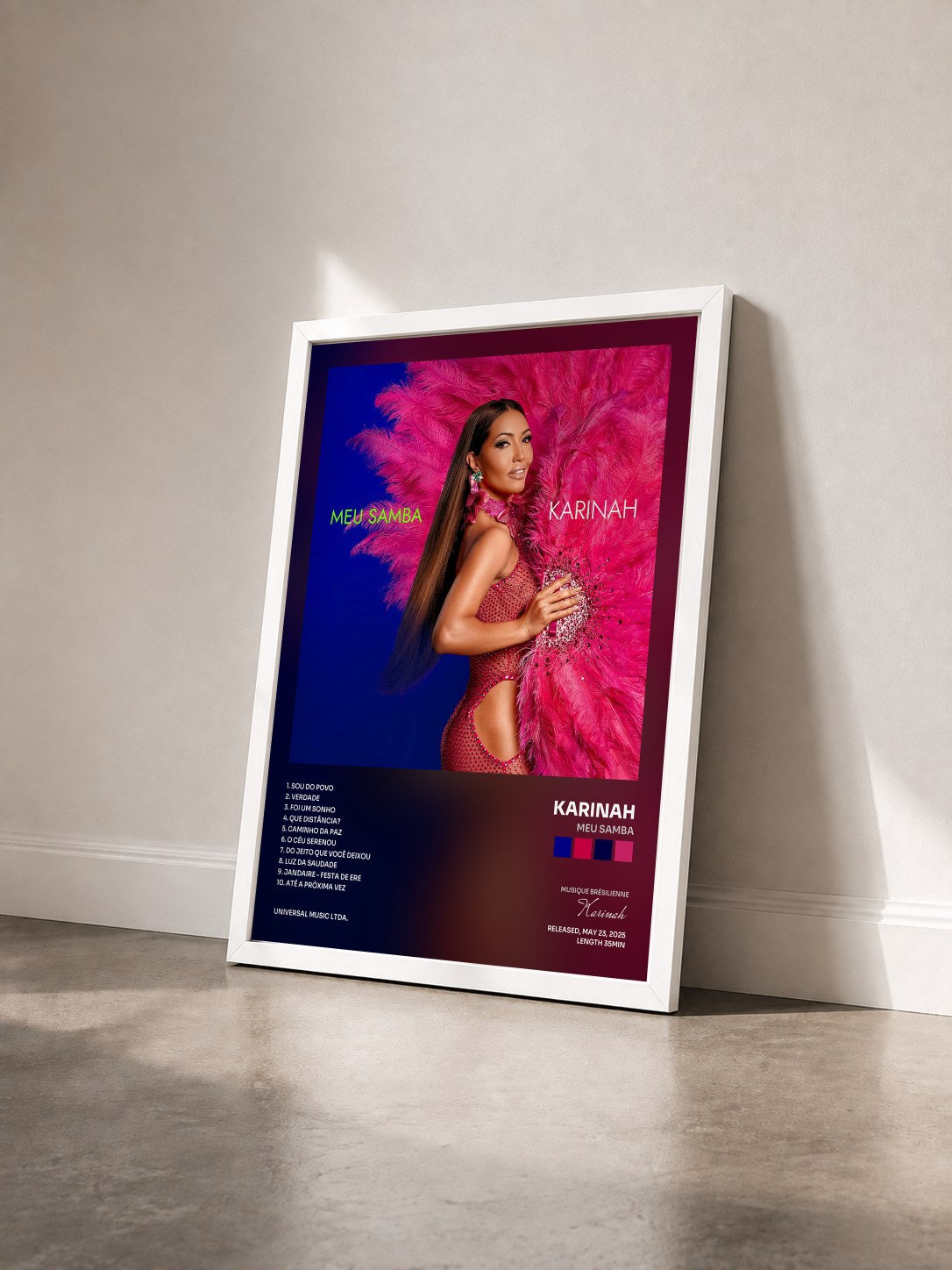 #blanc Tableau de l'album Meu Samba de Karinah vu de trois quarts, cadre blanc