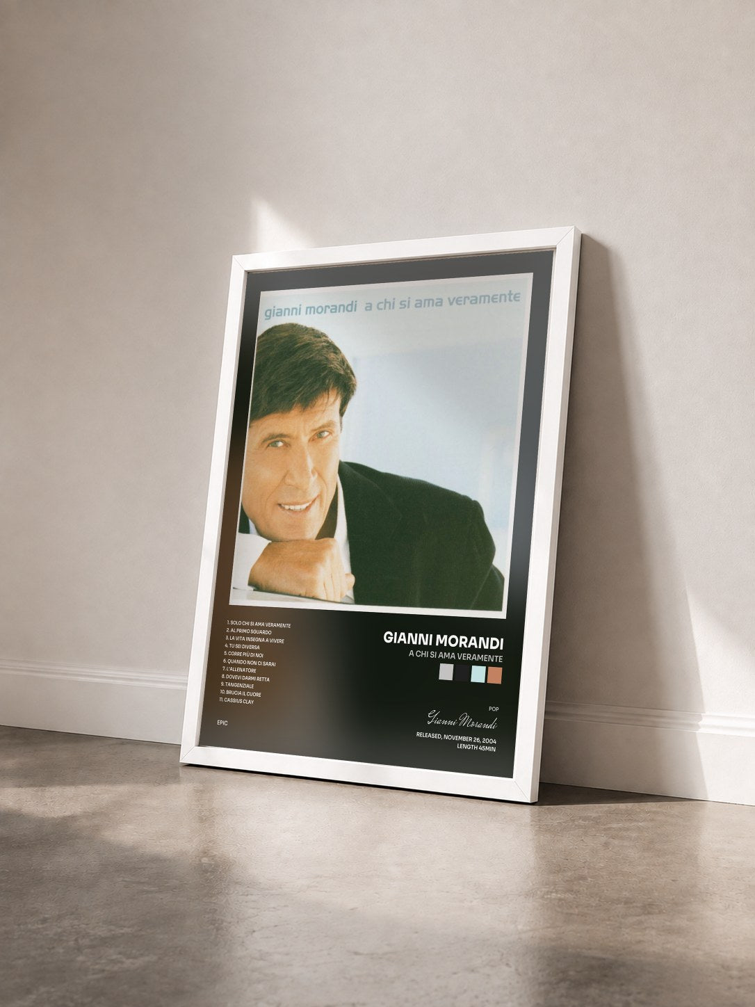 #blanc Tableau de l'album A Chi Si Ama Veramente de Gianni Morandi vu de trois quarts, cadre blanc