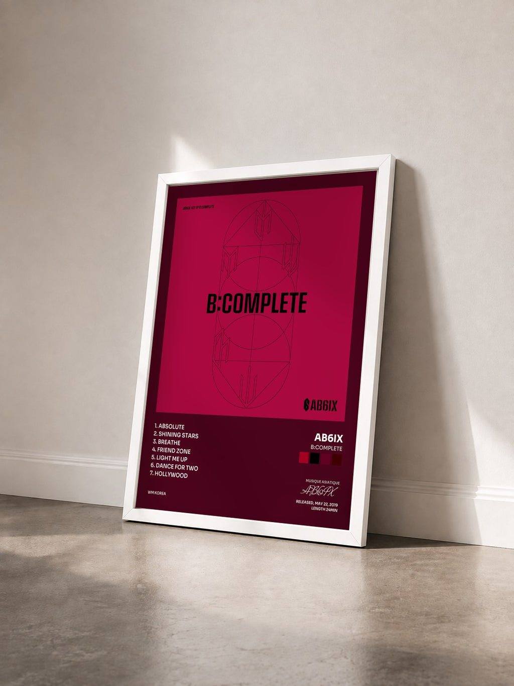 #blanc Tableau de l'album B:COMPLETE de AB6IX vu de trois quarts, cadre blanc