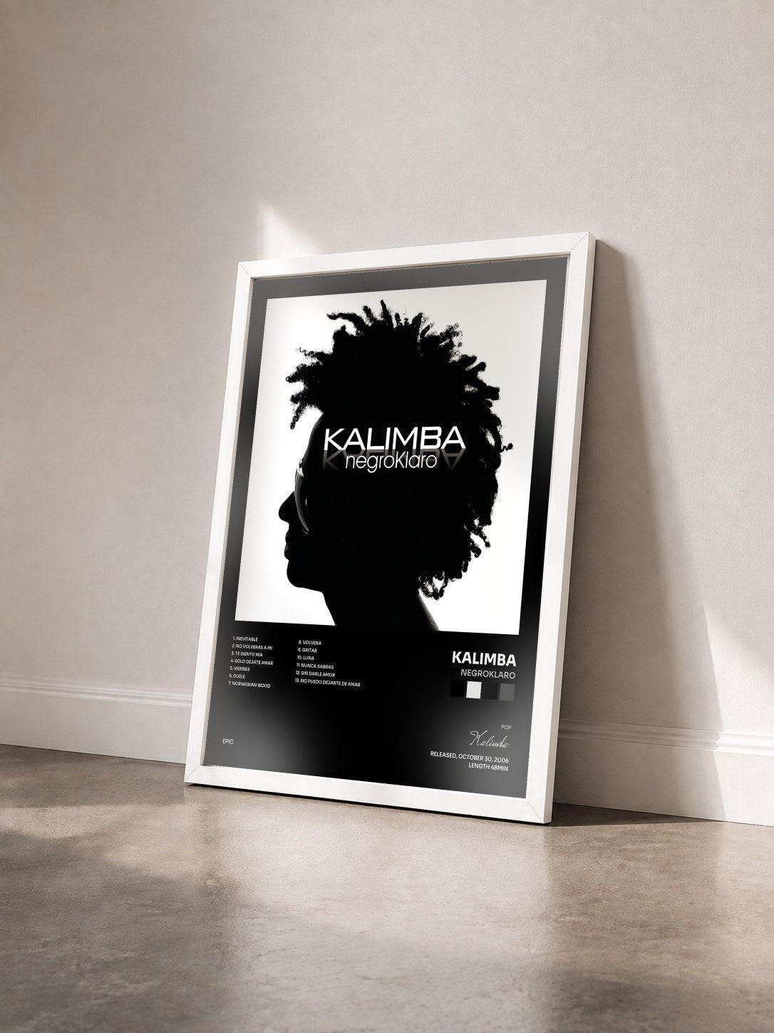 #blanc Tableau de l'album Negroklaro de Kalimba vu de trois quarts, cadre blanc