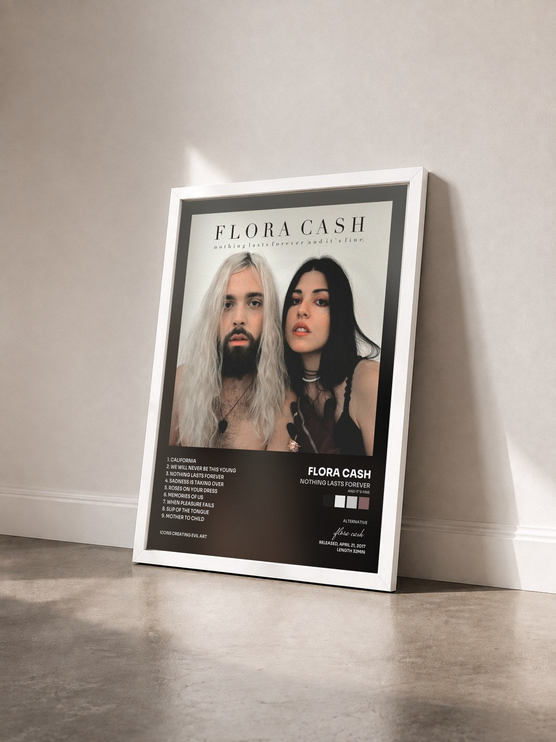 #blanc Tableau de l'album Nothing Lasts Forever (And It's Fine) de flora cash vu de trois quarts, cadre blanc