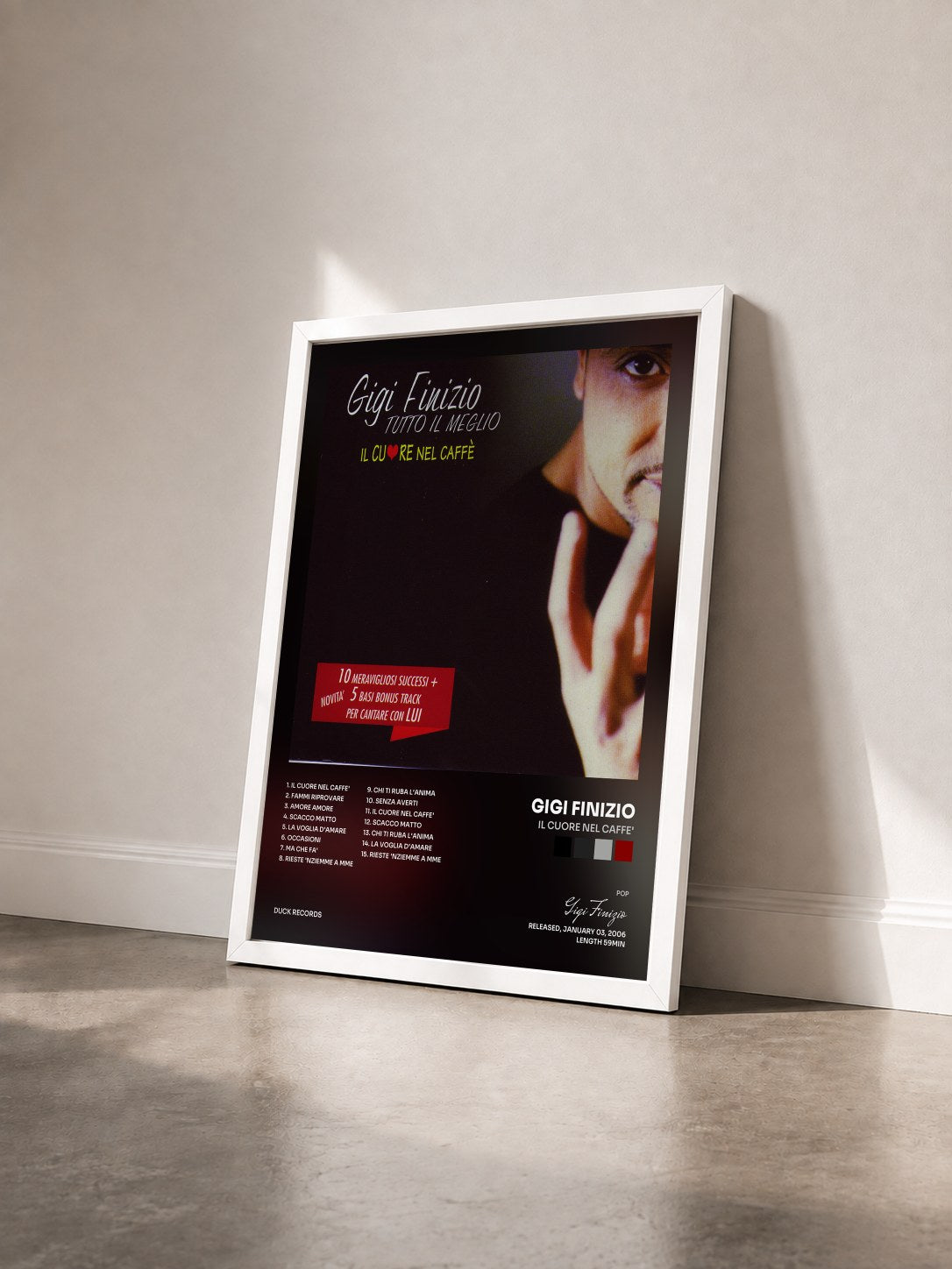 #blanc Tableau de l'album Il Cuore Nel Caffe' de Gigi Finizio vu de trois quarts, cadre blanc
