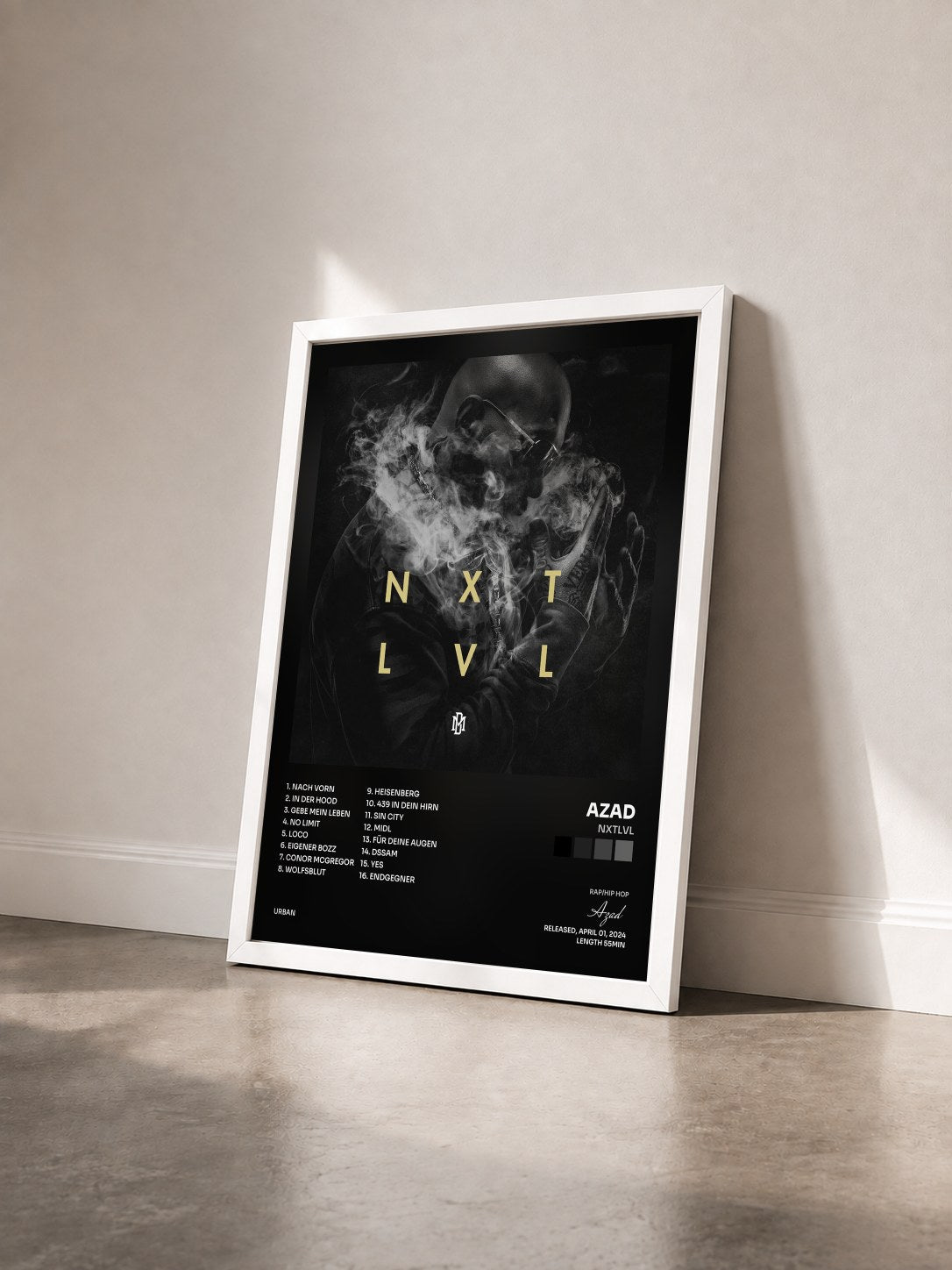 #blanc Tableau de l'album NXTLVL de Azad vu de trois quarts, cadre blanc