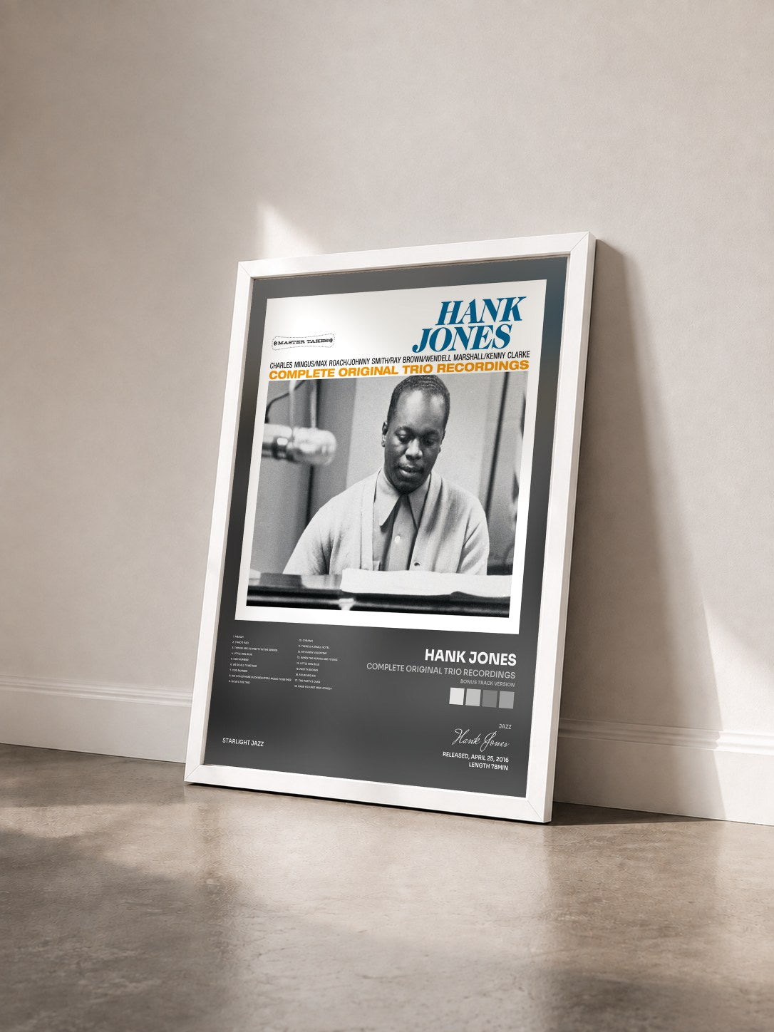 #blanc Tableau de l'album Complete Original Trio Recordings (Bonus Track Version) de Hank Jones vu de trois quarts, cadre blanc