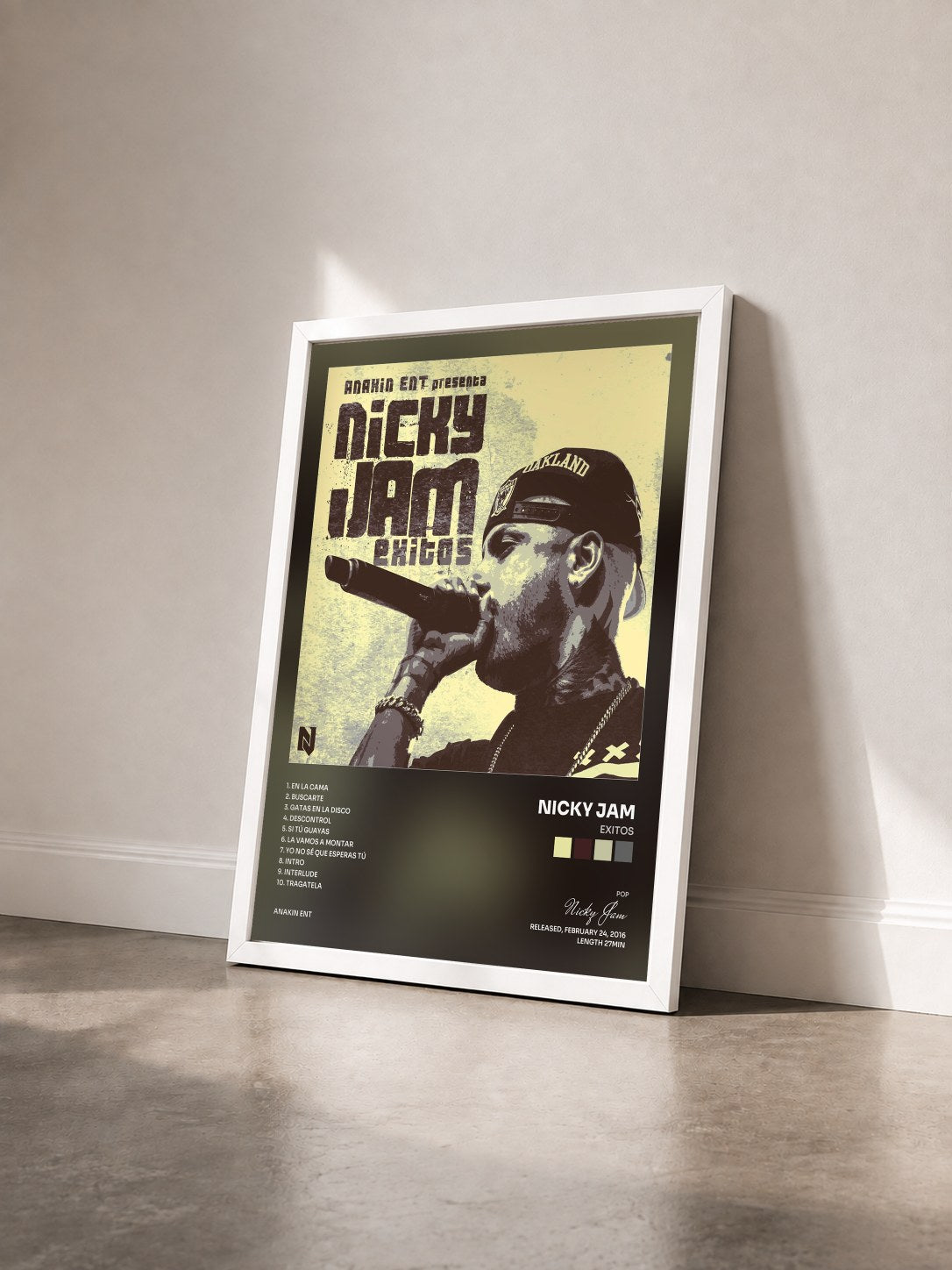 #blanc Tableau de l'album Exitos de Nicky Jam vu de trois quarts, cadre blanc