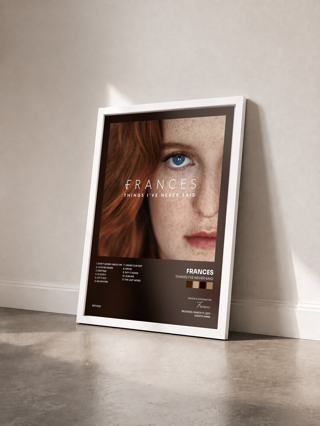 #blanc Tableau de l'album Things I've Never Said de Frances vu de trois quarts, cadre blanc