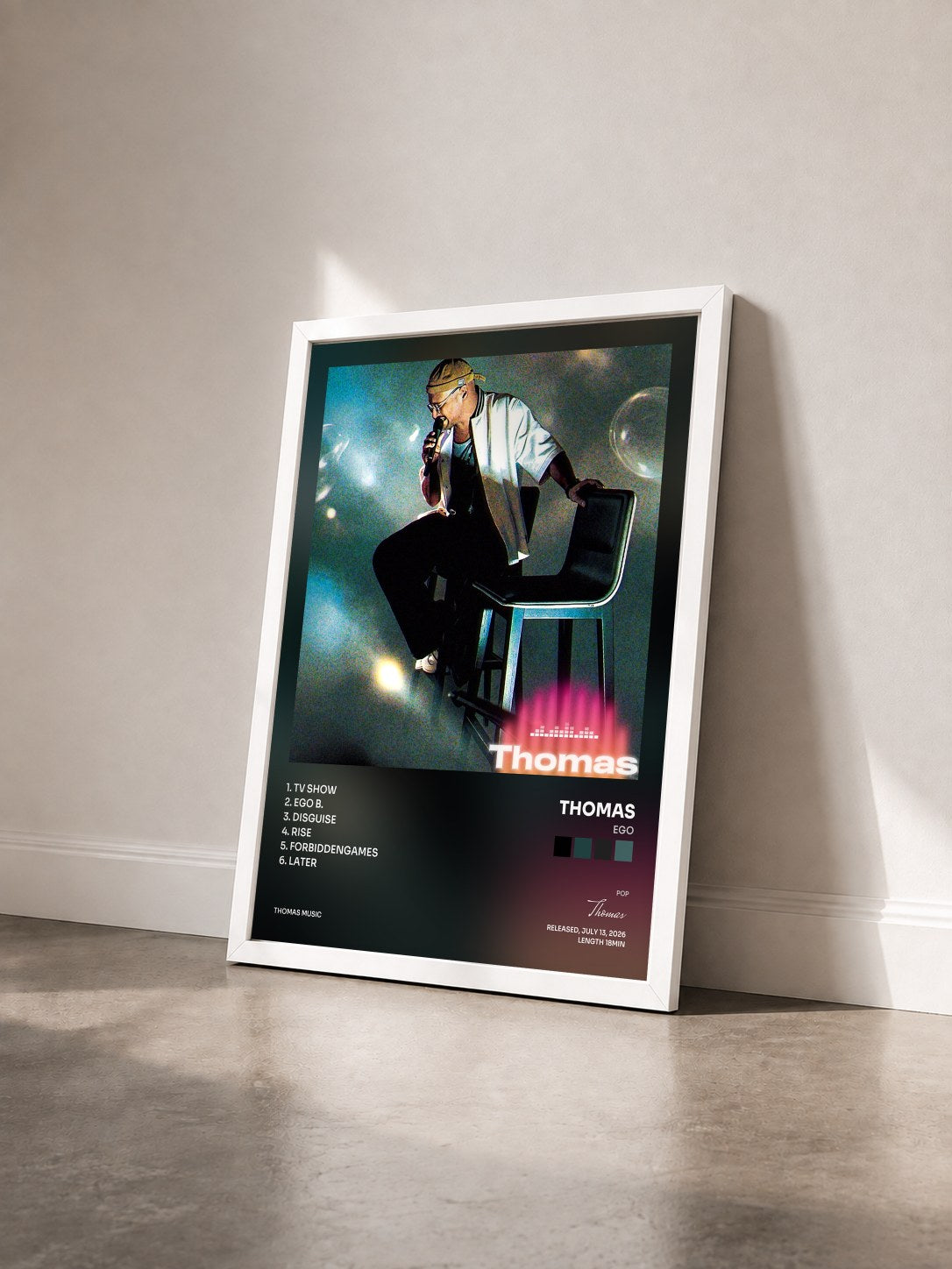 #blanc Tableau de l'album EgO de Thomas vu de trois quarts, cadre blanc