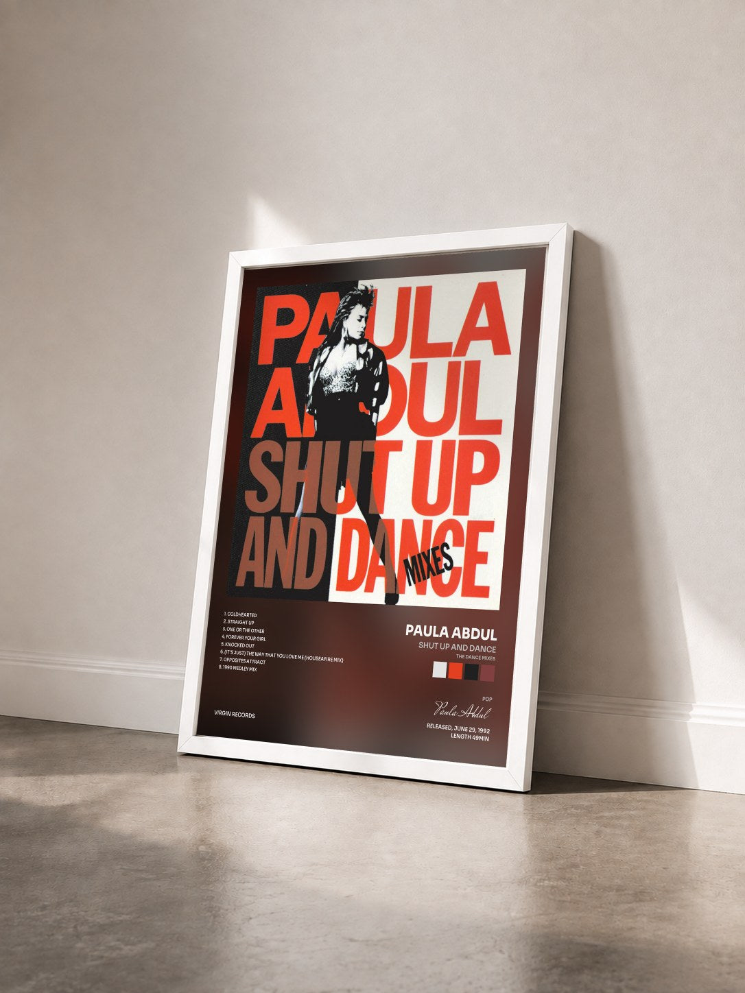 #blanc Tableau de l'album Shut Up And Dance (The Dance Mixes) de Paula Abdul vu de trois quarts, cadre blanc