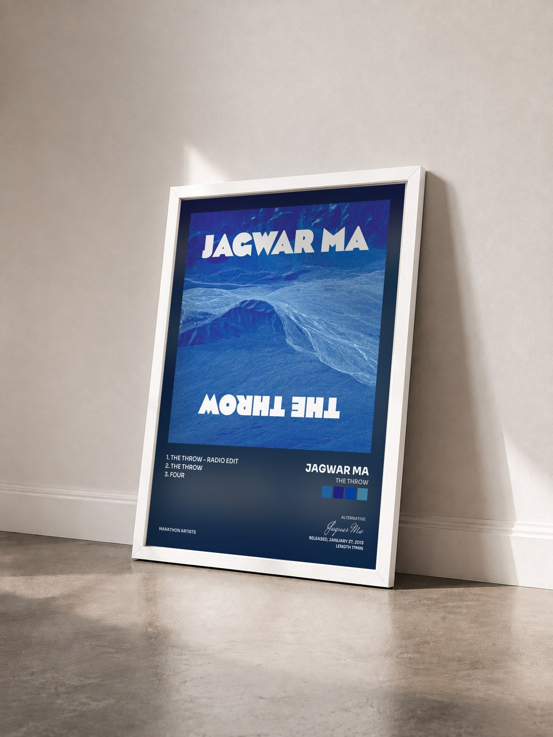 #blanc Tableau de l'album The Throw de Jagwar Ma vu de trois quarts, cadre blanc