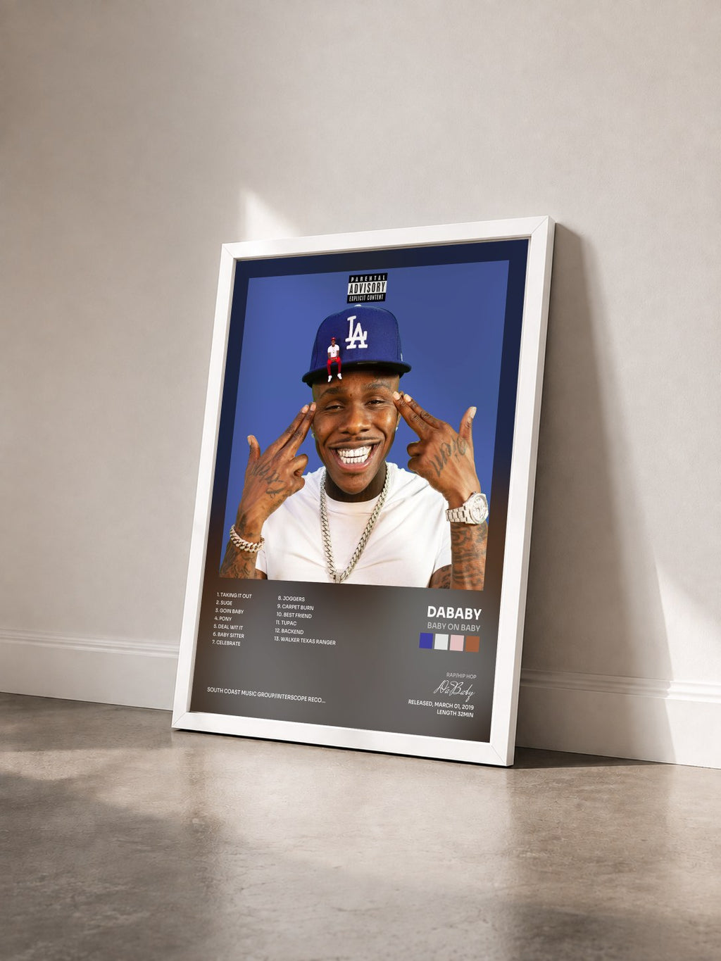 #blanc Tableau de l'album Baby On Baby de DaBaby vu de trois quarts, cadre blanc