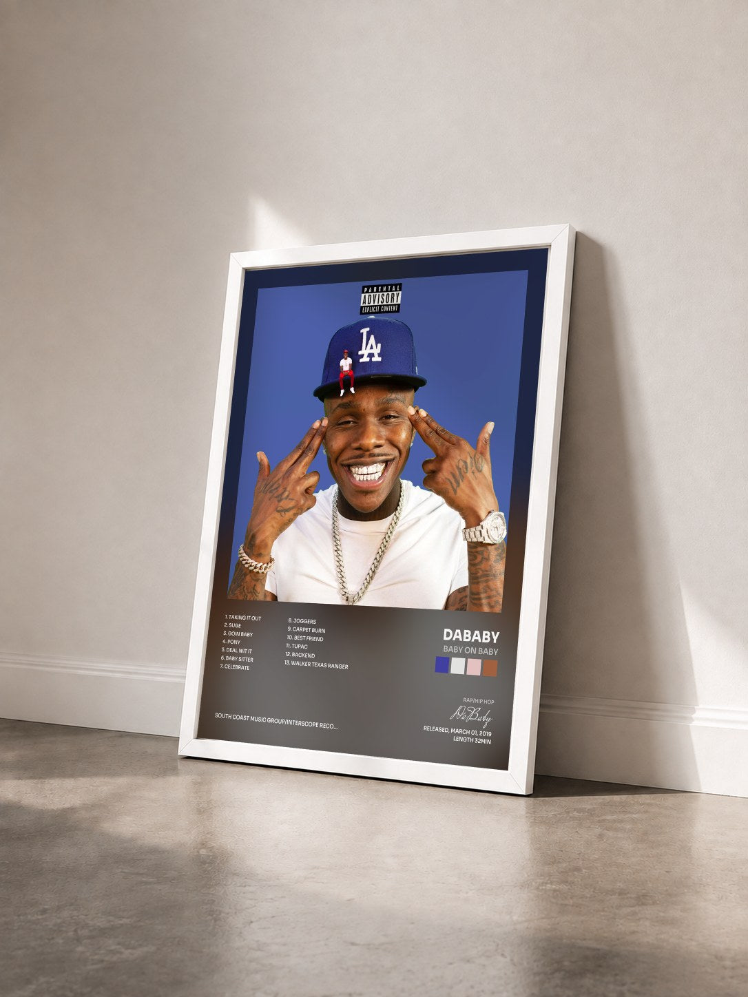 #blanc Tableau de l'album Baby On Baby de DaBaby vu de trois quarts, cadre blanc