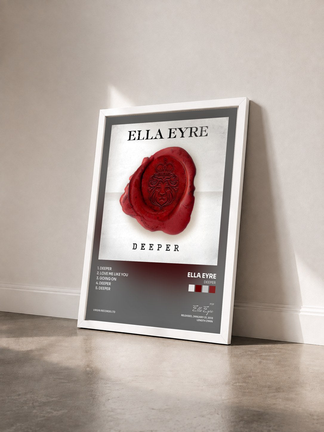 #blanc Tableau de l'album Deeper de Ella Eyre vu de trois quarts, cadre blanc