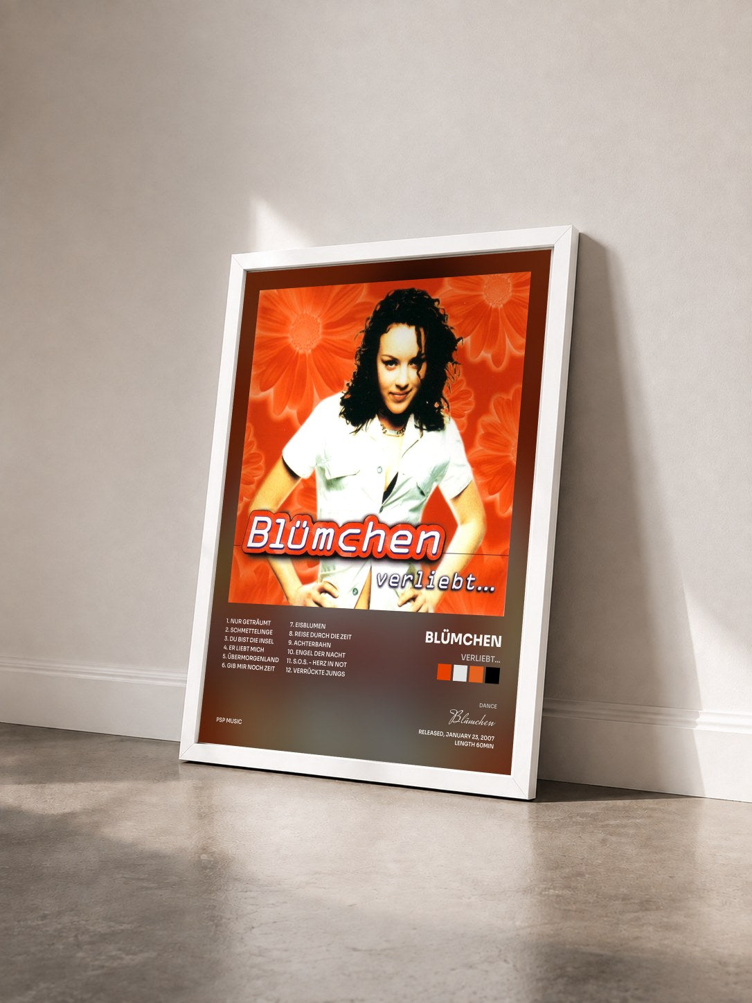 #blanc Tableau de l'album Verliebt... de Blümchen vu de trois quarts, cadre blanc