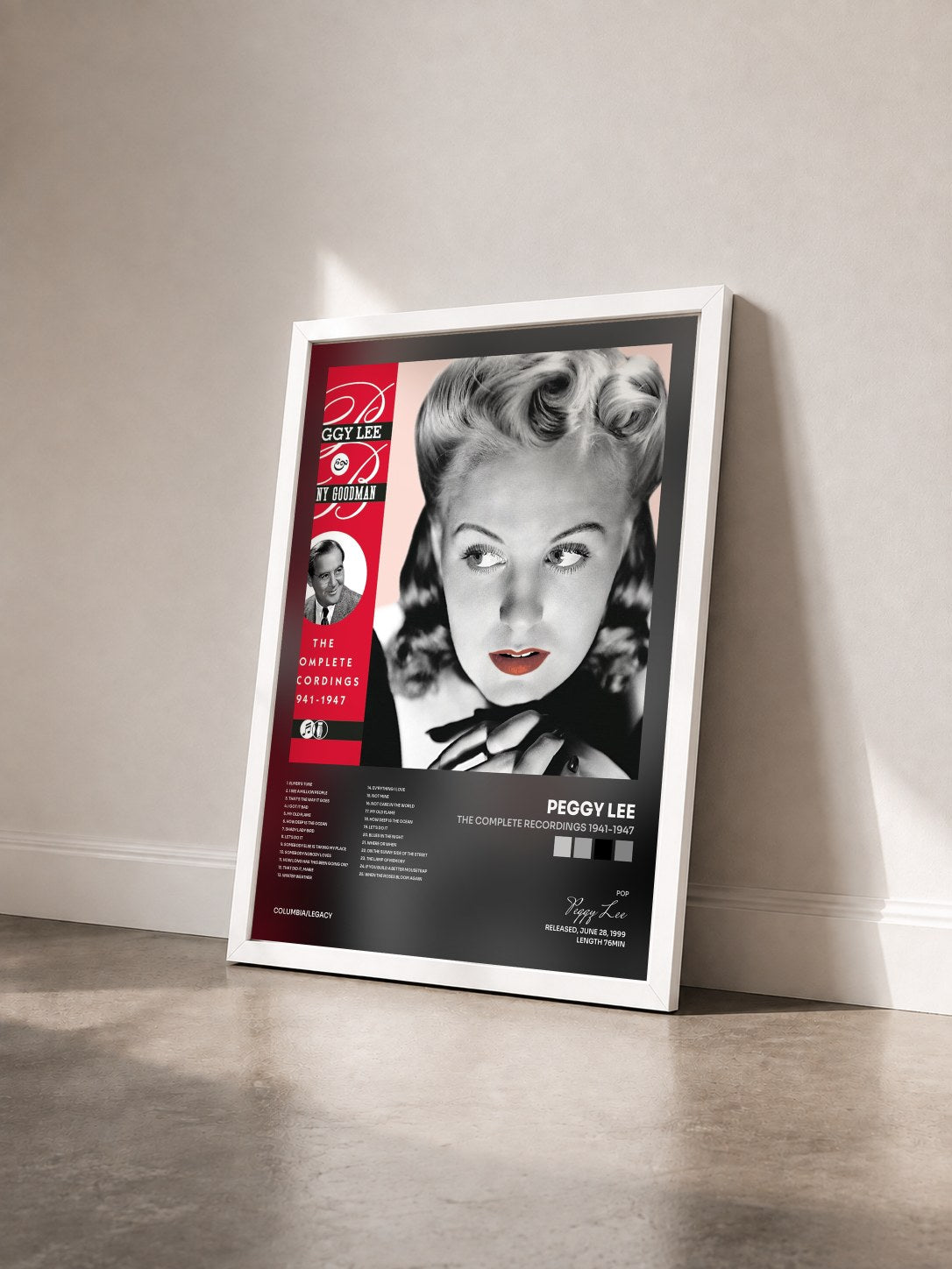 #blanc Tableau de l'album The Complete Recordings 1941-1947 de Peggy Lee vu de trois quarts, cadre blanc