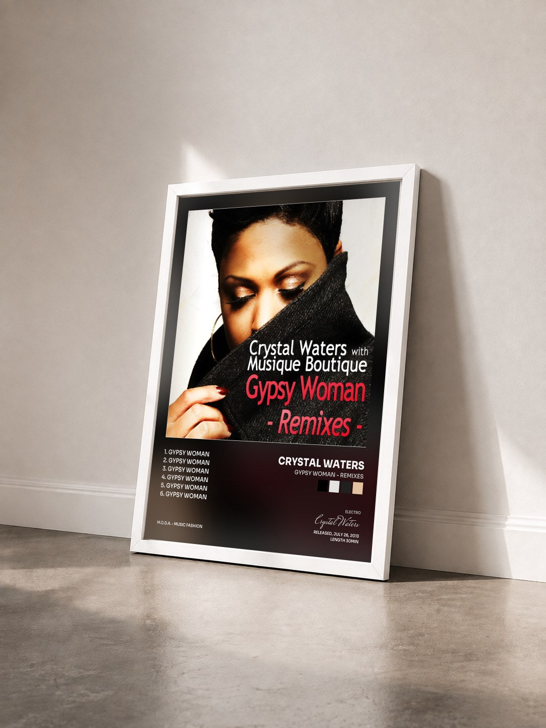 #blanc Tableau de l'album Gypsy Woman - Remixes de Crystal Waters vu de trois quarts, cadre blanc