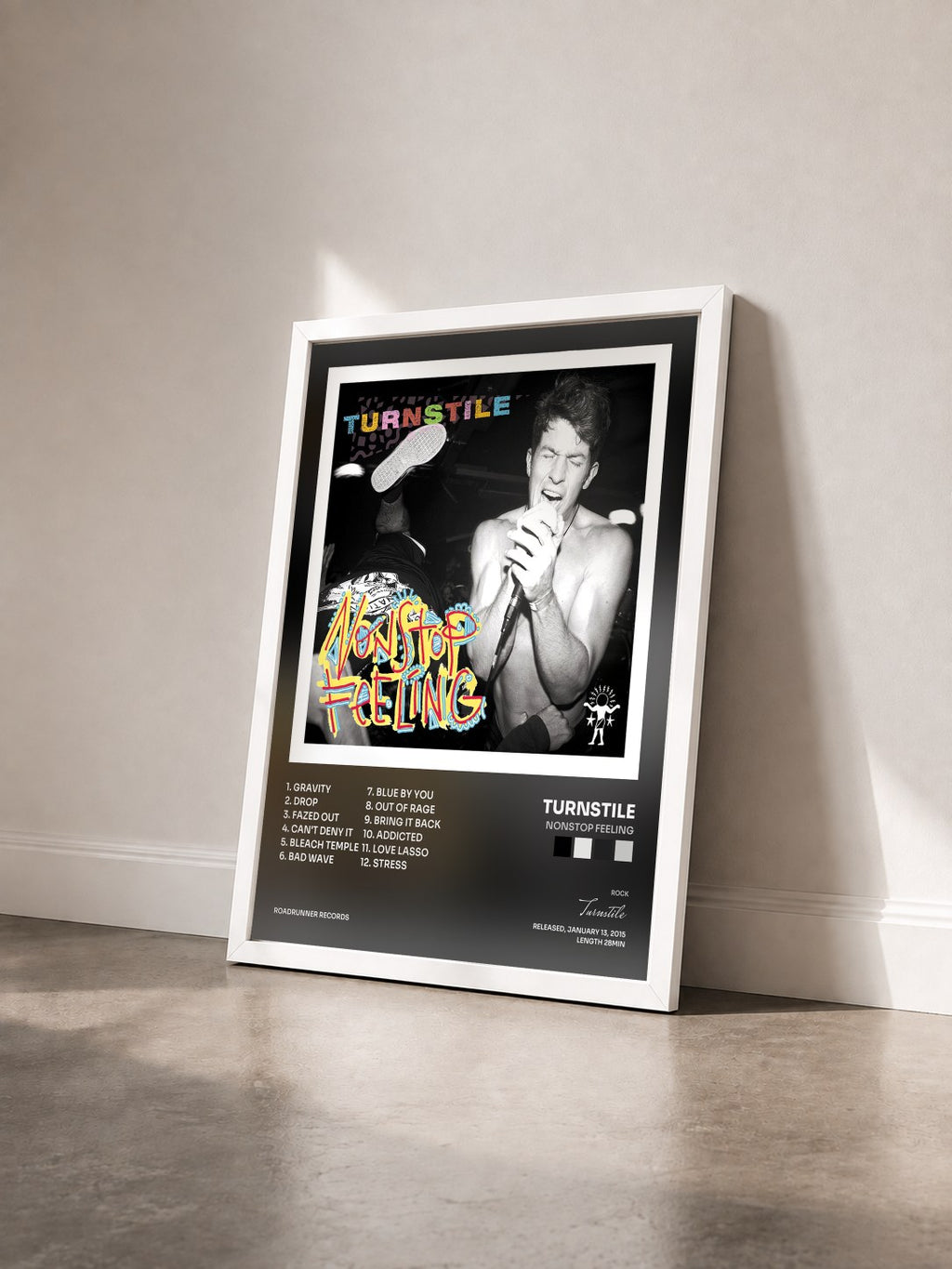 #blanc Tableau de l'album Nonstop Feeling de Turnstile vu de trois quarts, cadre blanc