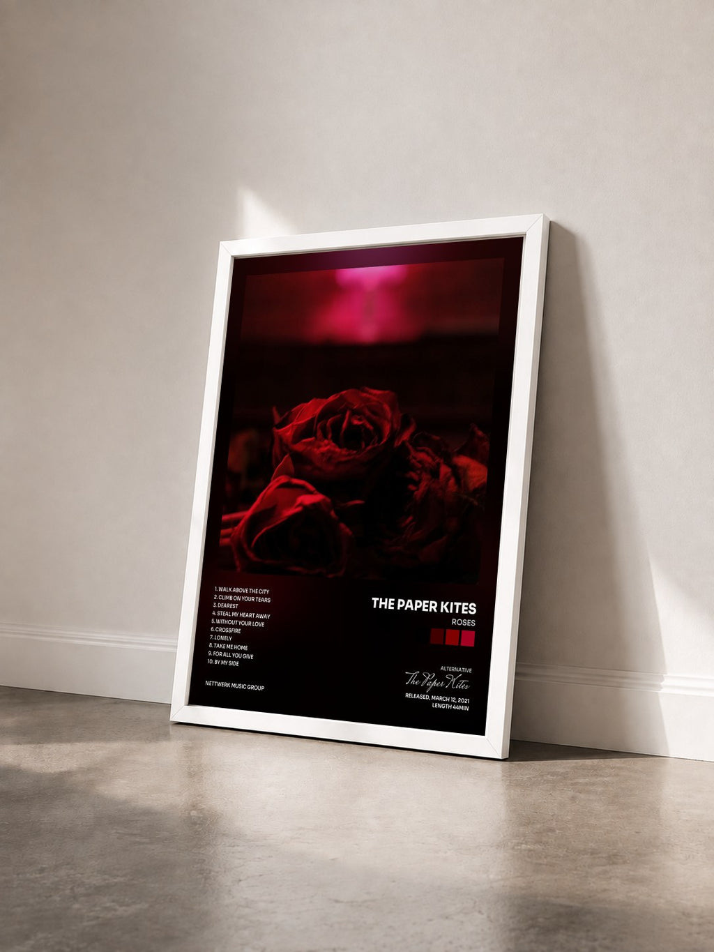 #blanc Tableau de l'album Roses de The Paper Kites vu de trois quarts, cadre blanc