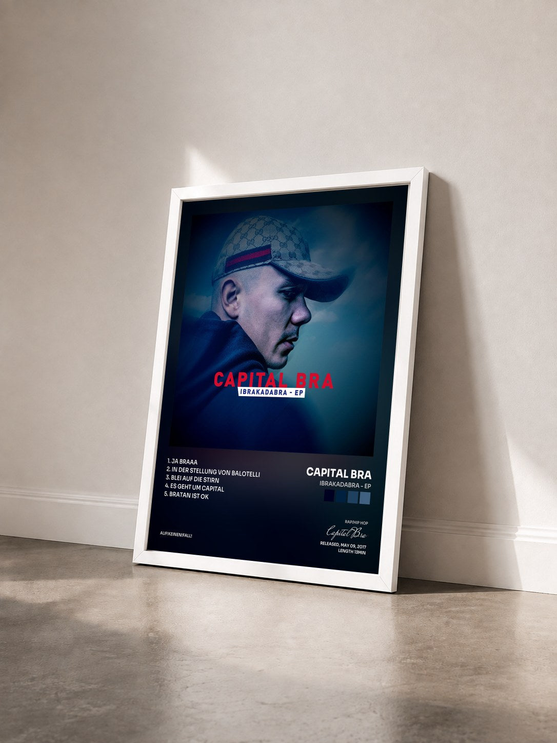 #blanc Tableau de l'album Ibrakadabra - EP de Capital Bra vu de trois quarts, cadre blanc
