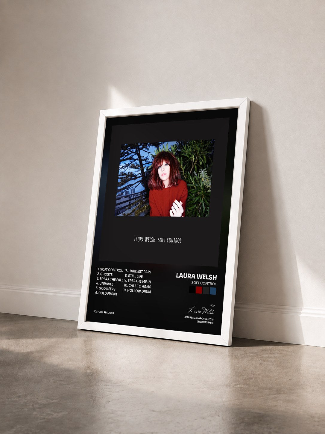 #blanc Tableau de l'album Soft Control de Laura Welsh vu de trois quarts, cadre blanc