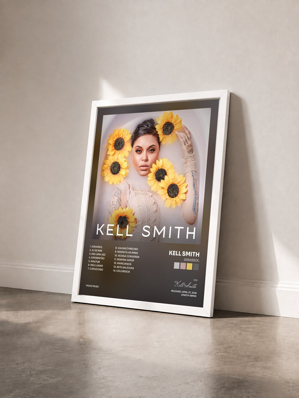 #blanc Tableau de l'album Girassol de Kell Smith vu de trois quarts, cadre blanc