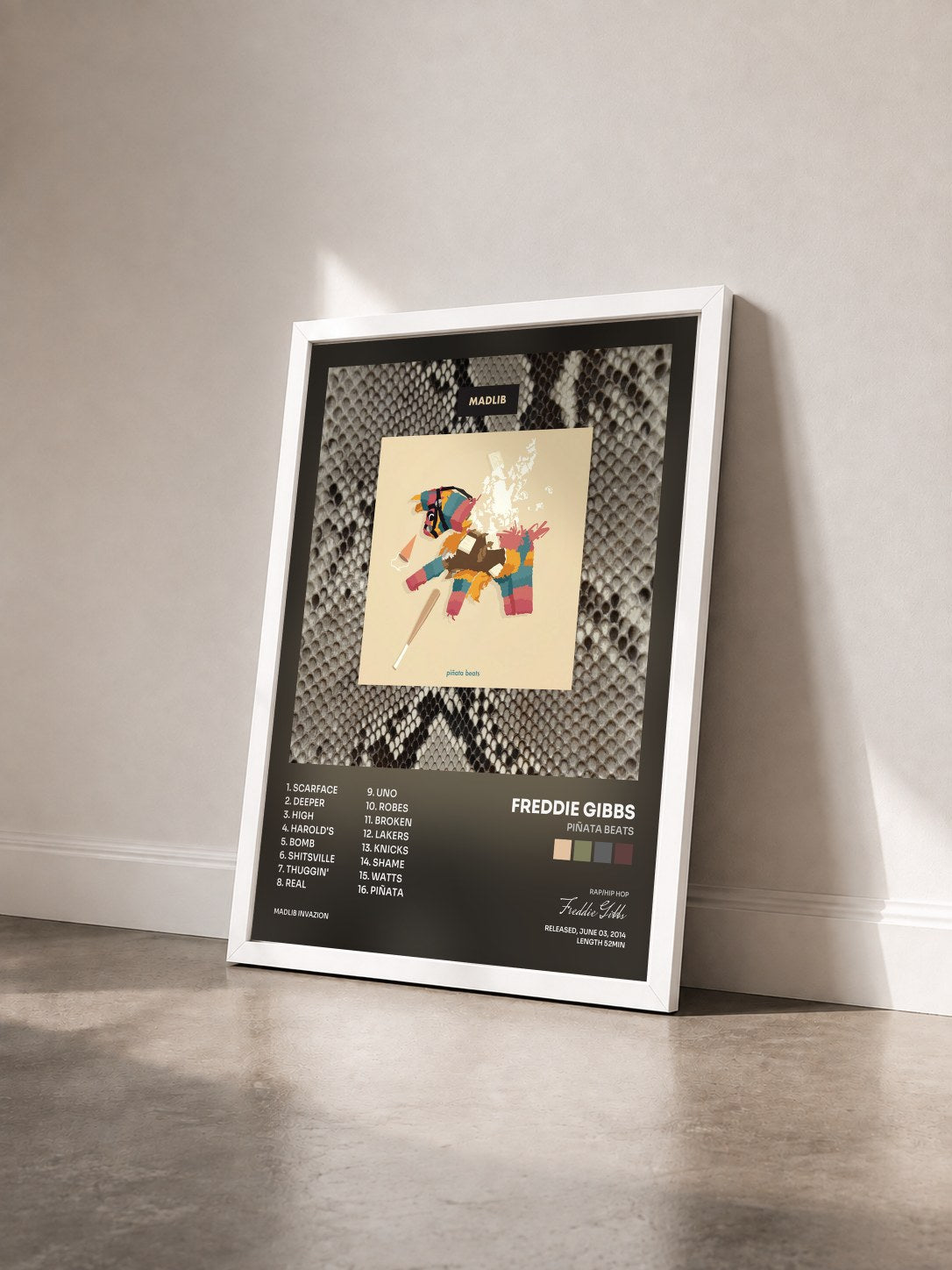 #blanc Tableau de l'album Piñata Beats de Freddie Gibbs vu de trois quarts, cadre blanc