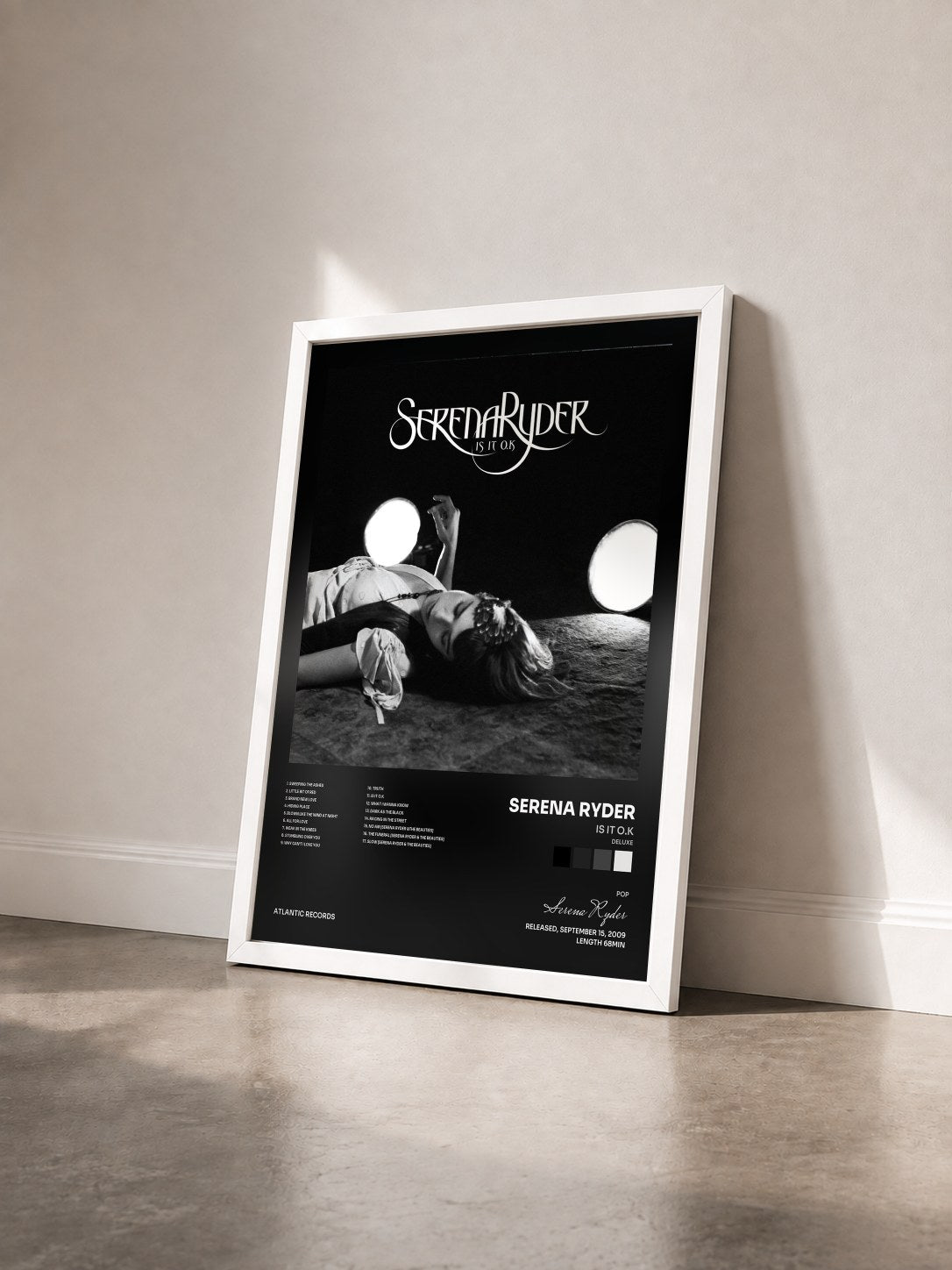 #blanc Tableau de l'album is it o.k (Deluxe) de Serena Ryder vu de trois quarts, cadre blanc