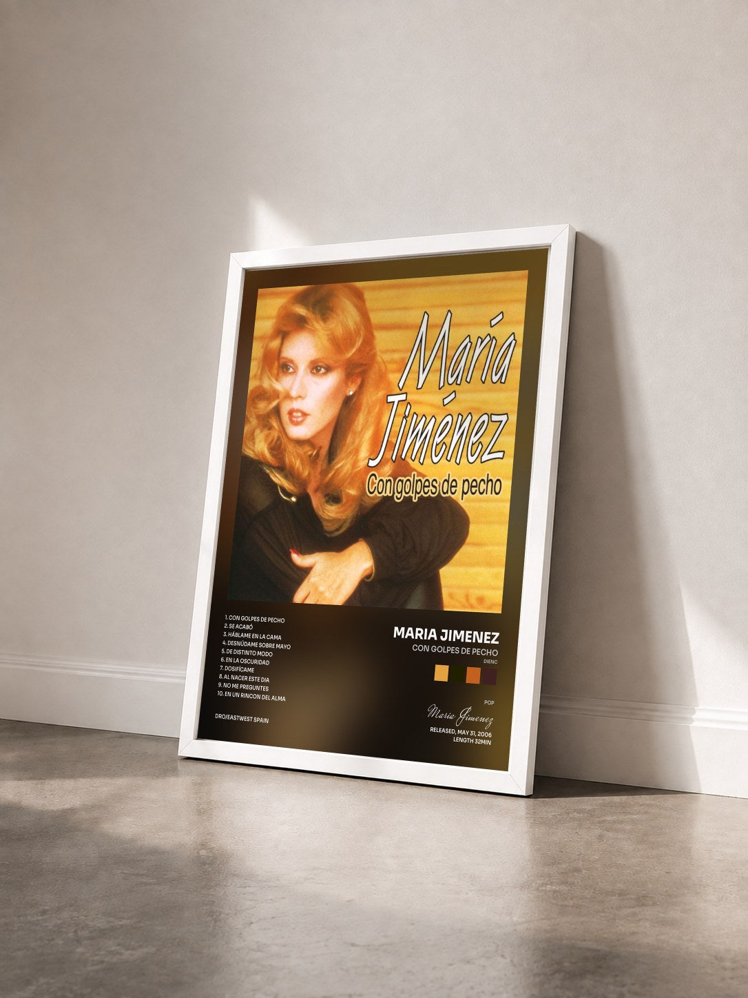 #blanc Tableau de l'album Con golpes de pecho (Dienc) de Maria Jimenez vu de trois quarts, cadre blanc