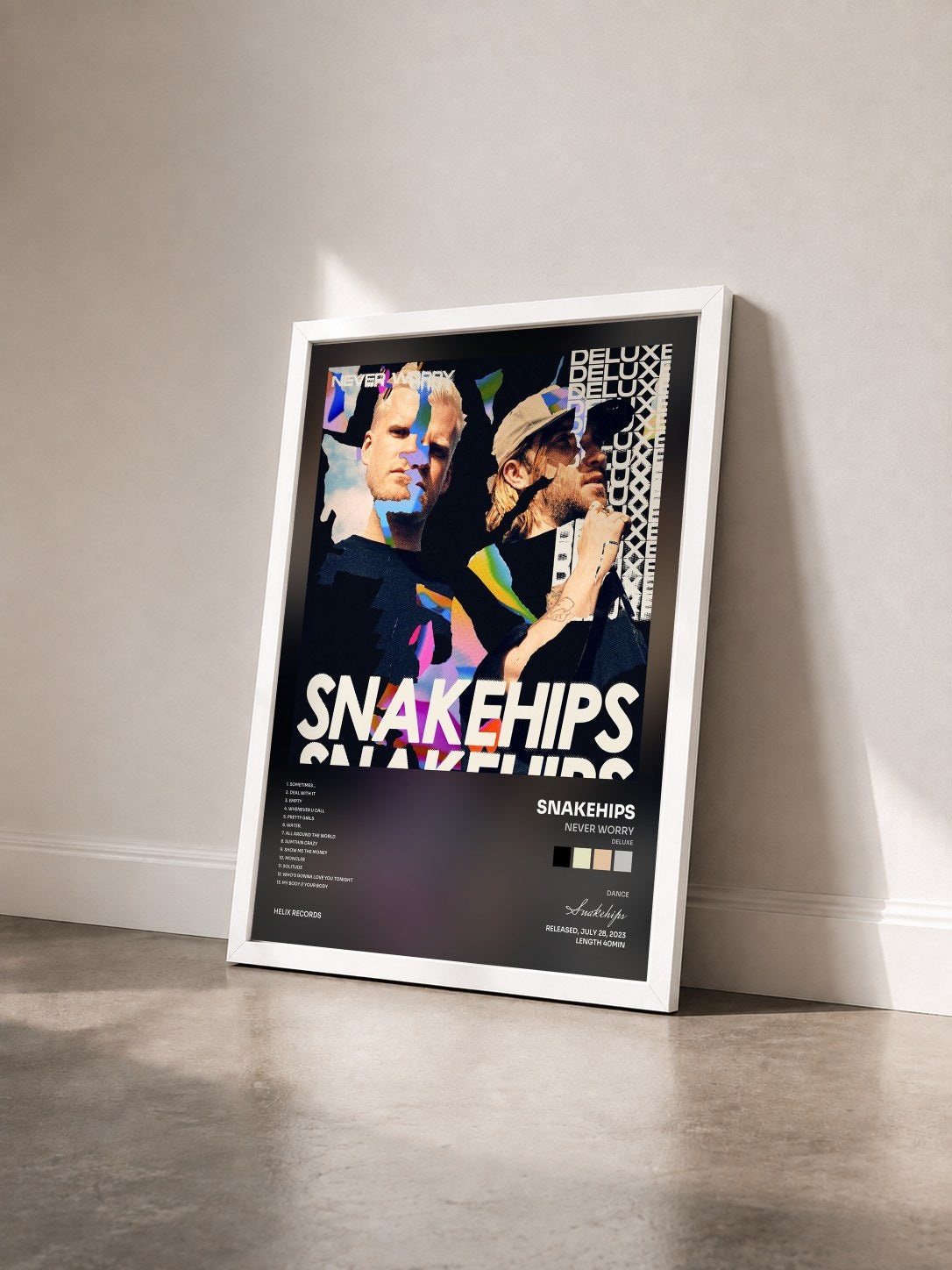 #blanc Tableau de l'album never worry (deluxe) de Snakehips vu de trois quarts, cadre blanc