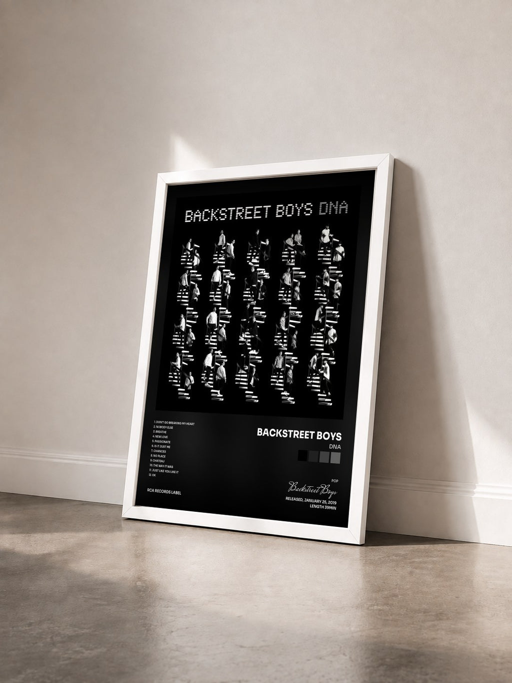 #blanc Tableau de l'album DNA de Backstreet Boys vu de trois quarts, cadre blanc
