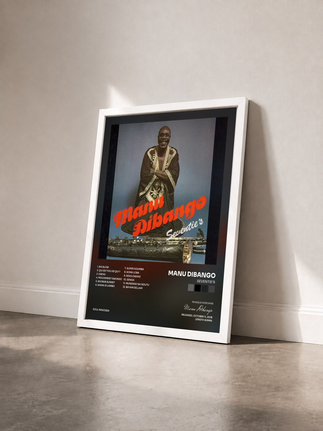 #blanc Tableau de l'album Seventie's de Manu Dibango vu de trois quarts, cadre blanc