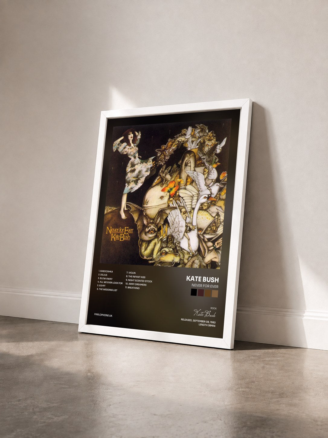 #blanc Tableau de l'album Never for Ever de Kate Bush vu de trois quarts, cadre blanc